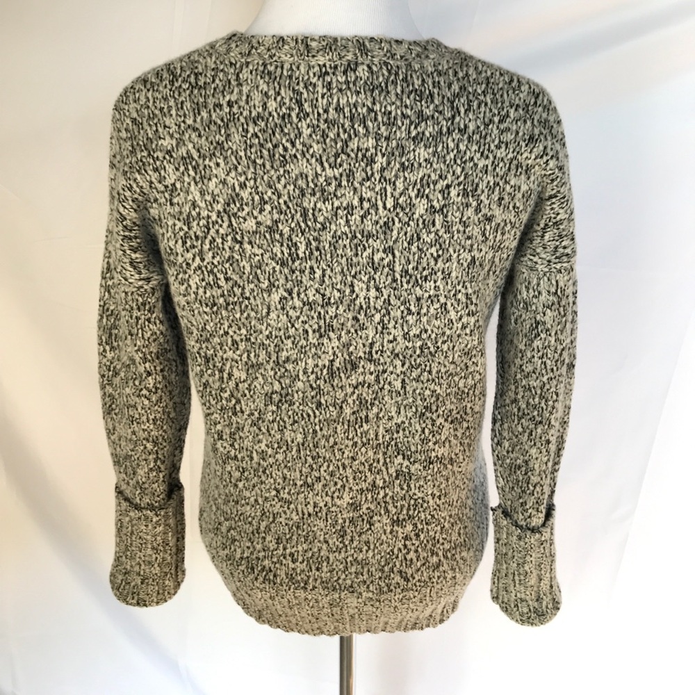FINAL PRICE. Grey knit Theory slouchy sweater NWOT - Picture 4 of 7